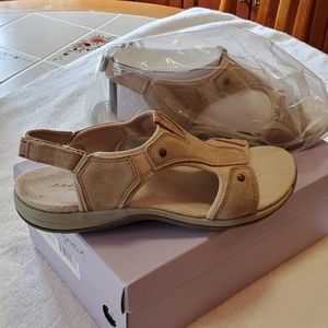 Ladies Easy Spirit Sandals